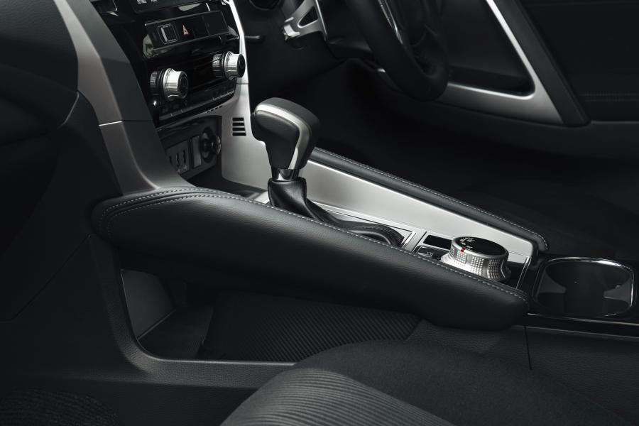 Интерьер Mitsubishi Pajero Sport 2020 года  (AU) (фото 11 из 38)